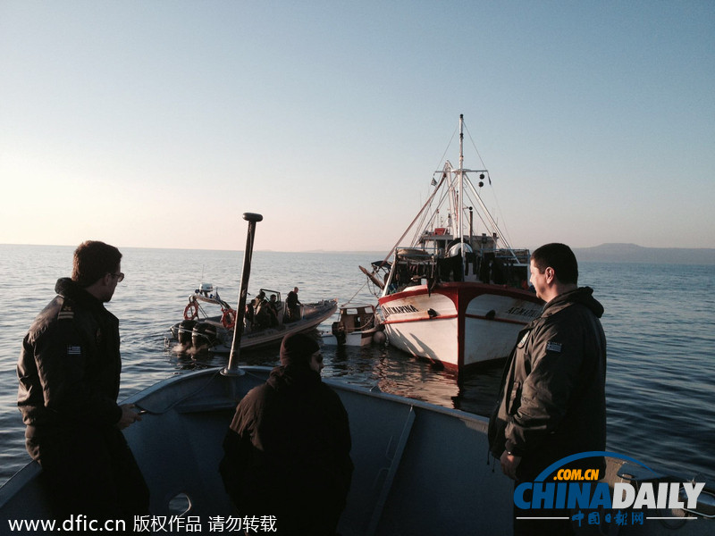 希腊海域发生非法移民船只沉没事件 7人死亡（图）