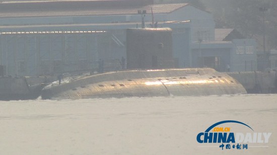 越南第二艘基洛级潜艇胡志明号抵达金兰湾