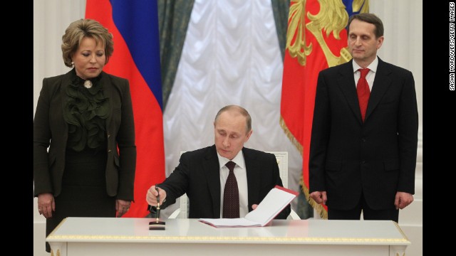 普京签署克里米亚入俄法令 乌继续向西挺进