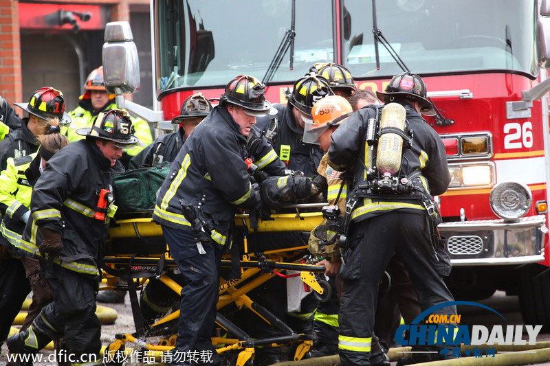 美国波士顿市中心发生火灾 2名消防员死亡