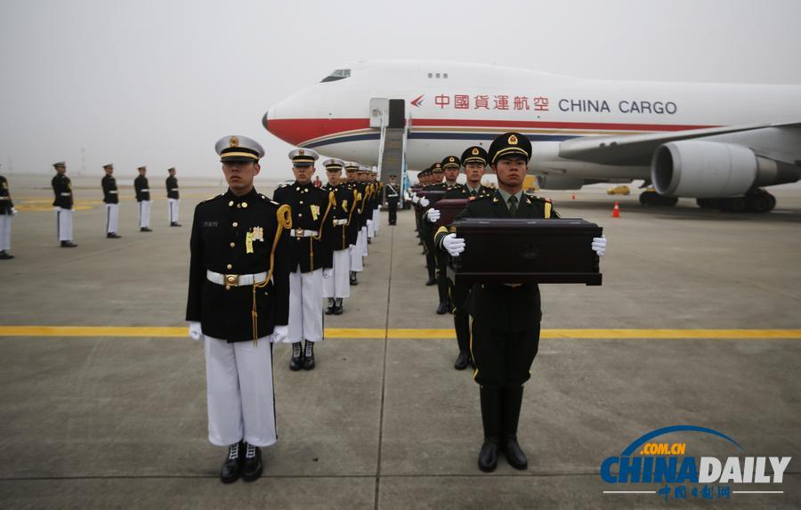 中韩双方28日交接在韩中国人民志愿军烈士遗骸