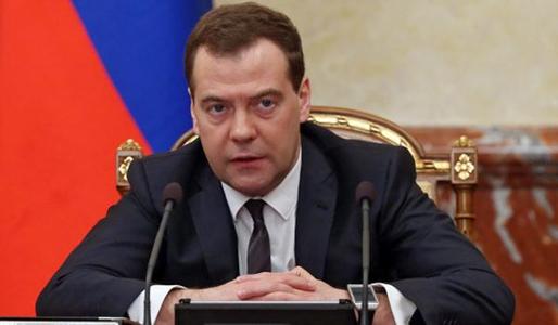 俄总理突访克里米亚 承诺涨薪