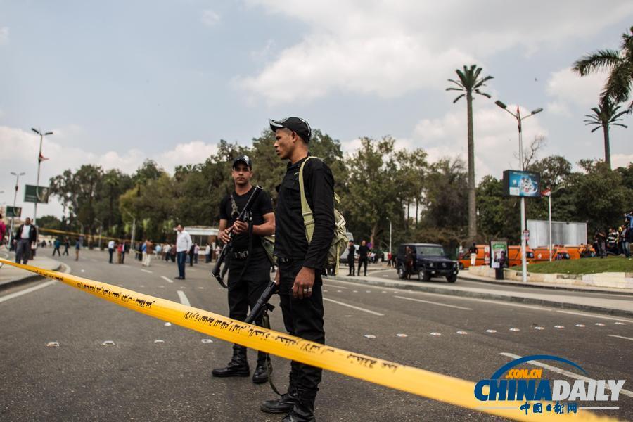 埃及开罗大学前发生3起爆炸致2死7伤