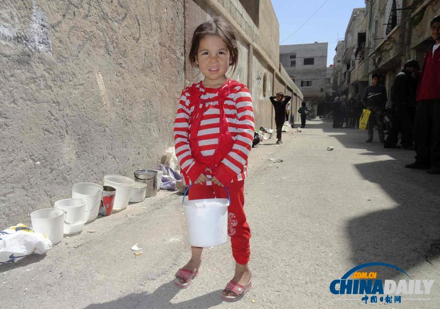 走进大马士革南部难民营 孩子们盼发救济食品