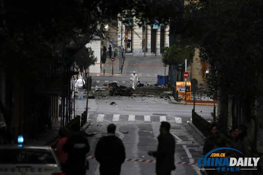 希腊银行外发生汽车炸弹袭击 传炸药达70公斤