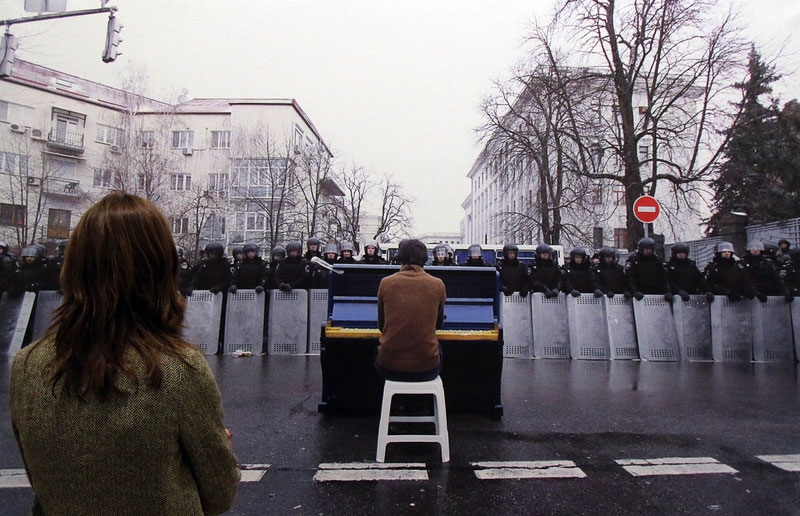 奥地利举办乌克兰主题展览 诠释抗议精神