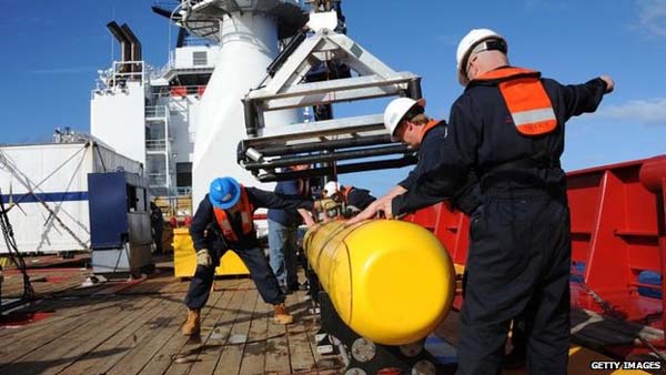 澳大利亚首次启用机器人潜艇搜寻MH370