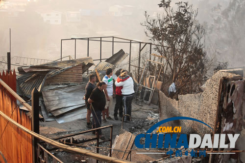 智利总统誓言重建瓦尔帕莱索 称火灾为巨大悲剧