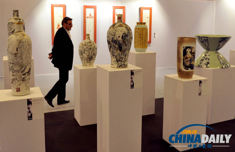 中国陶瓷艺术展在巴黎卢浮宫开幕