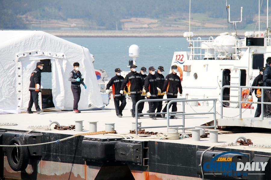 韩国集中搜救沉船客舱 死亡人数升至121人