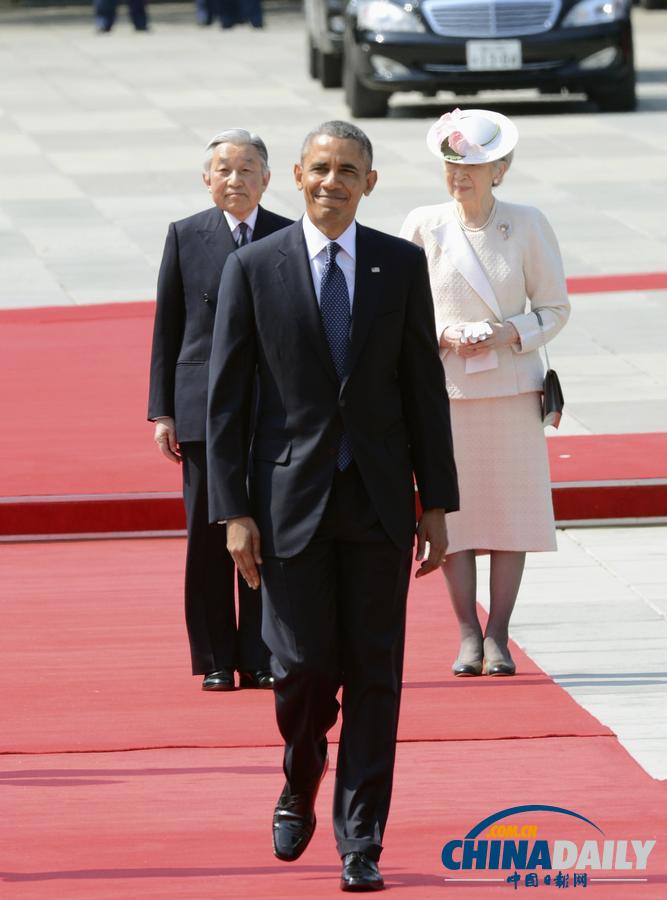 奥巴马会见日本明仁天皇夫妇 检阅日军仪仗队