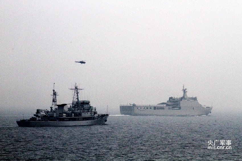 中外海军19艘舰艇举行军演 我哈尔滨舰任指挥舰