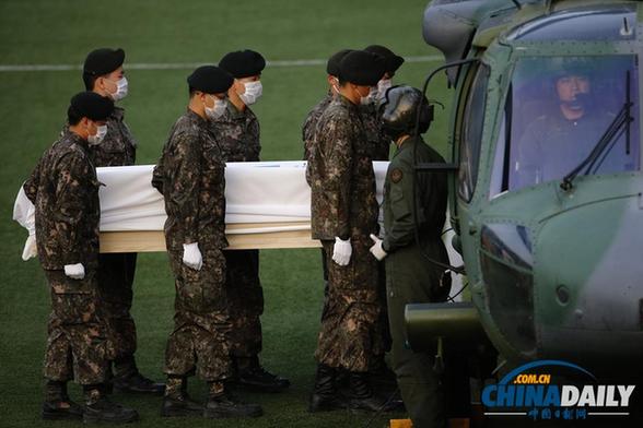 韩国“岁月”号客轮发现多个挤满遇难者遗体船舱