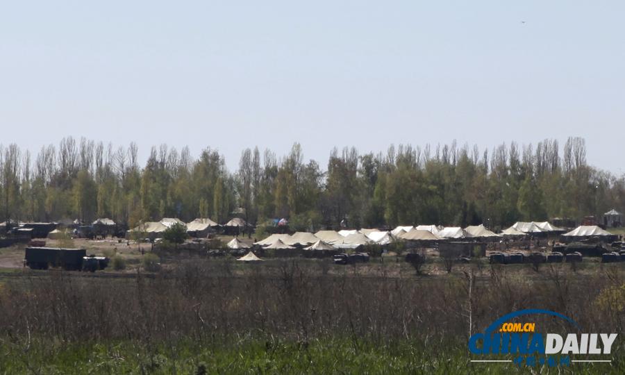 俄罗斯在靠近乌克兰边境地区部署大批军事力量