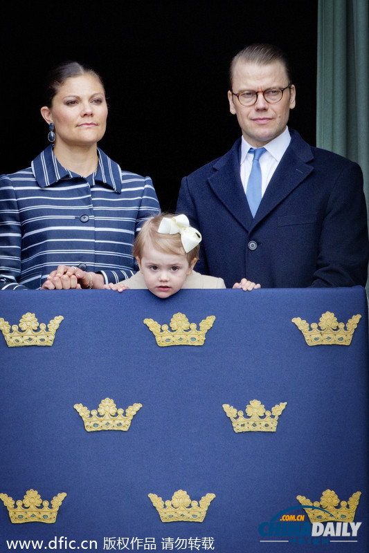 瑞典王室庆祝国王68岁生日 小公主萌态百出超抢镜