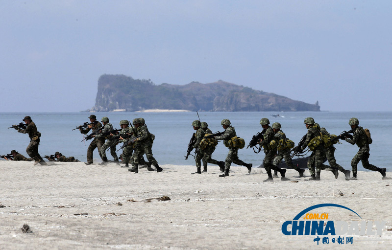 美菲举行“肩并肩”联合登陆演习 日媒称剑指中国