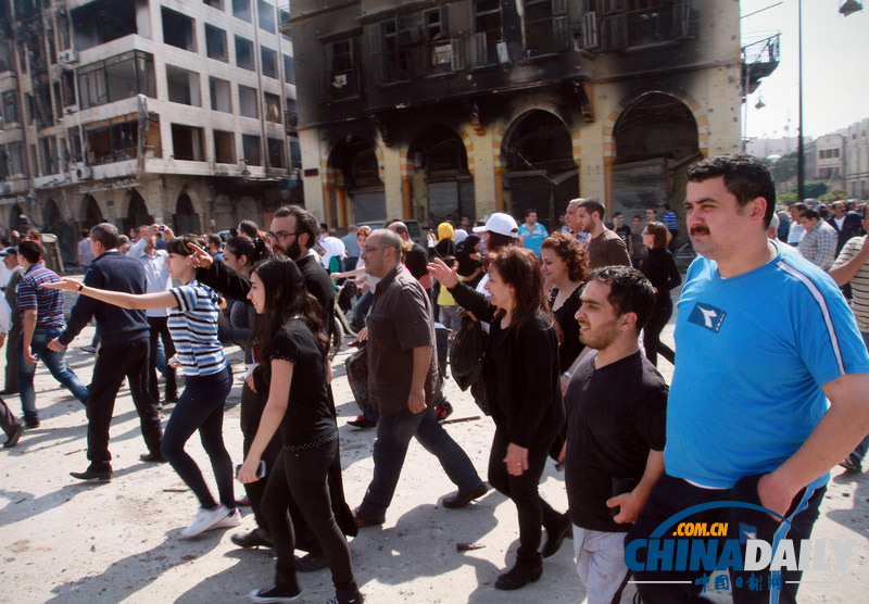 叙政府军夺回霍姆斯老城控制权 逃亡民众返回家园