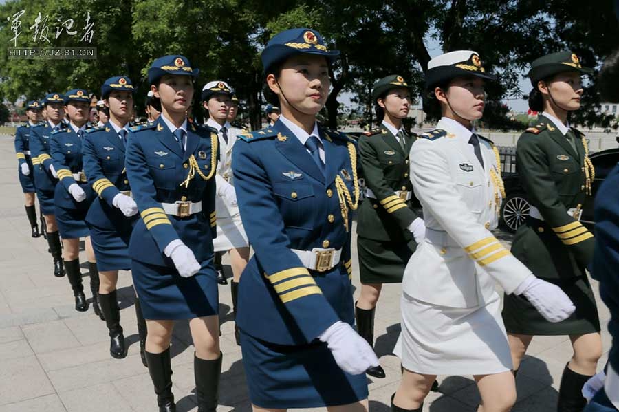 解放军首批仪仗女兵在京正式亮相