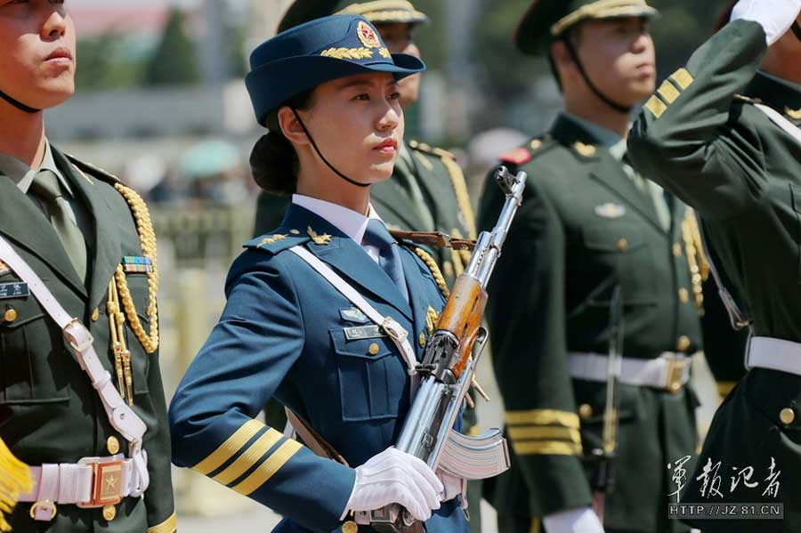 解放军首批仪仗女兵在京正式亮相