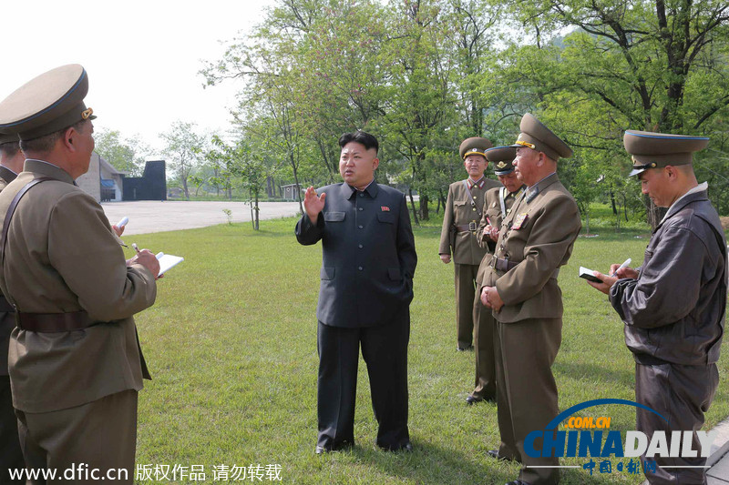 金正恩视察朝鲜空军部队和机械工厂