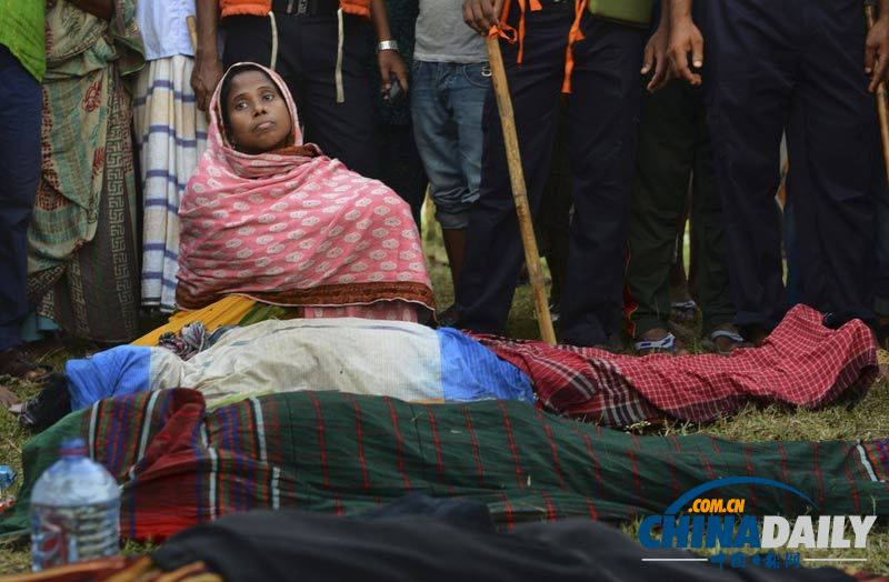 孟加拉国载200人渡轮沉没 死亡人数增至12人