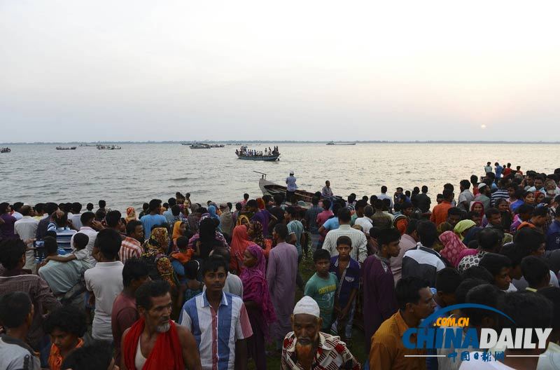 孟加拉国载200人渡轮沉没 死亡人数增至12人