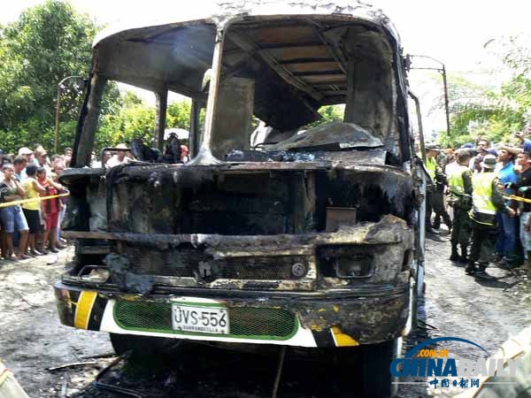 哥伦比亚司机倾倒燃料致大巴起火 30余儿童丧生