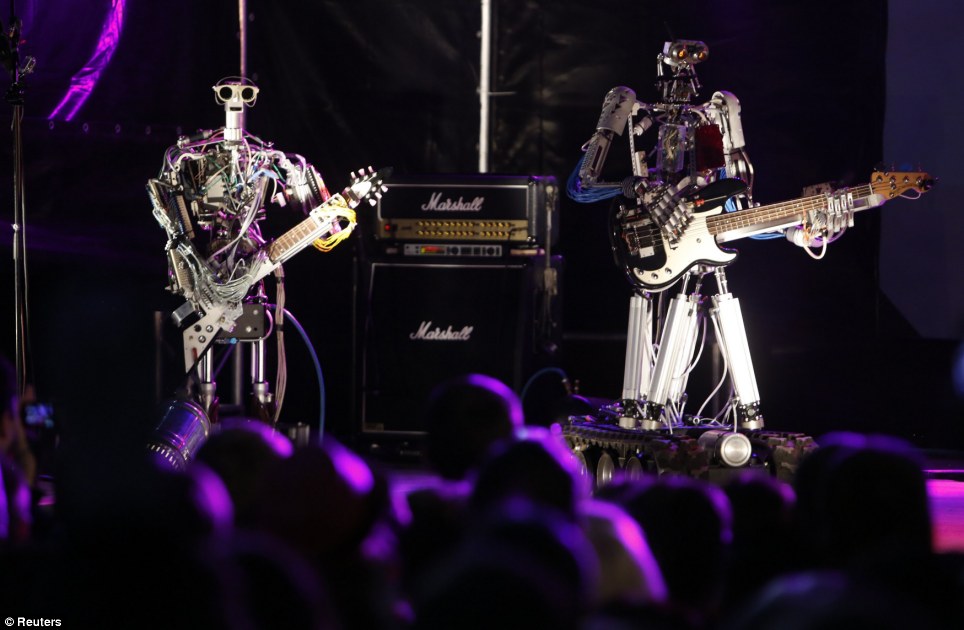 机器人"乐手"莫斯科举办演唱会