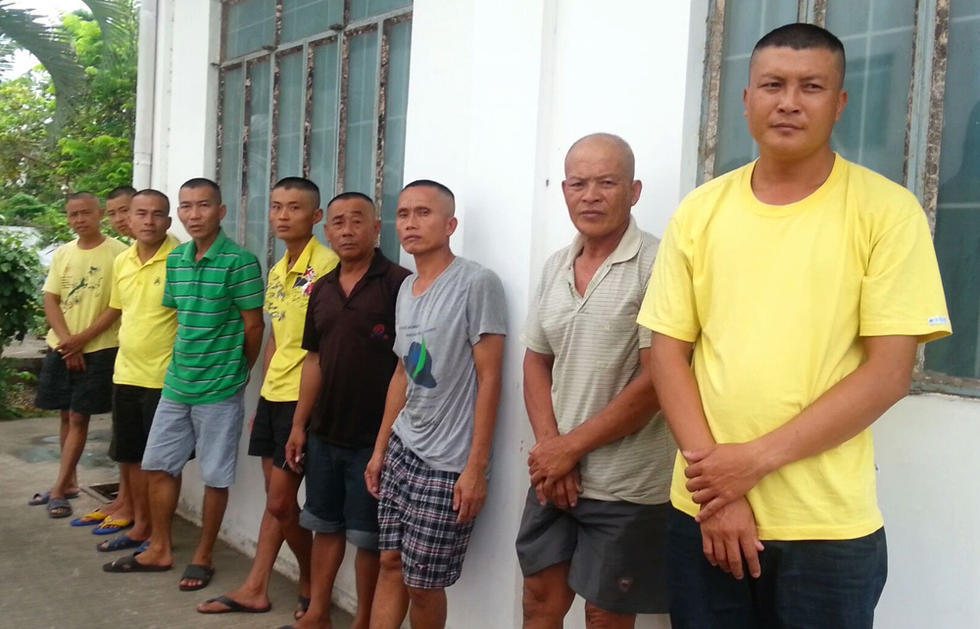 组图：菲律宾公布中国被扣渔民最新照片