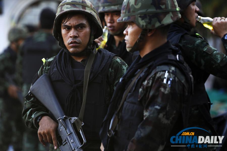 泰国士兵拆除示威聚集地 英拉应军方传唤报到（高清组图）