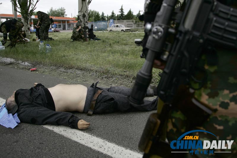 乌克兰政府军与亲俄武装在顿涅茨克爆发冲突致5死