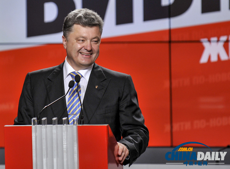 波罗申科宣布乌总统选举中获胜 季莫申科神情落寞