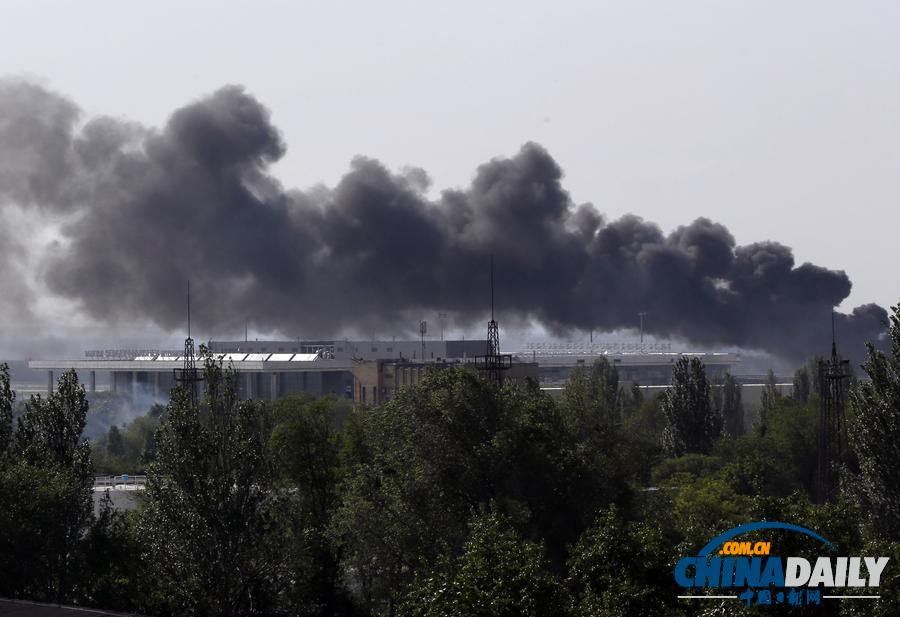 乌克兰军方与亲俄武装顿涅茨克机场激战