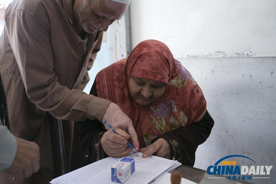 埃及总统大选投票进入第二日 女性选民踊跃投票