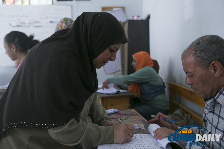 埃及总统大选投票进入第二日 女性选民踊跃投票