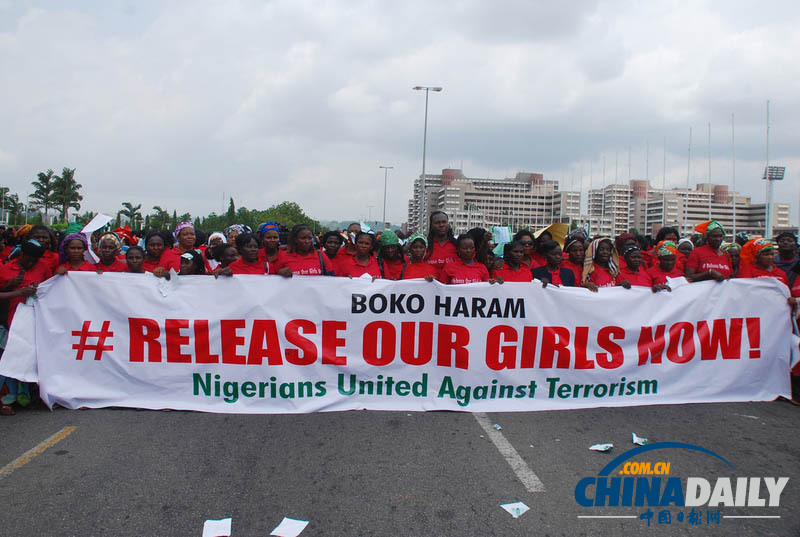 尼日利亚军方向政府施压 要求营救被绑架女学生