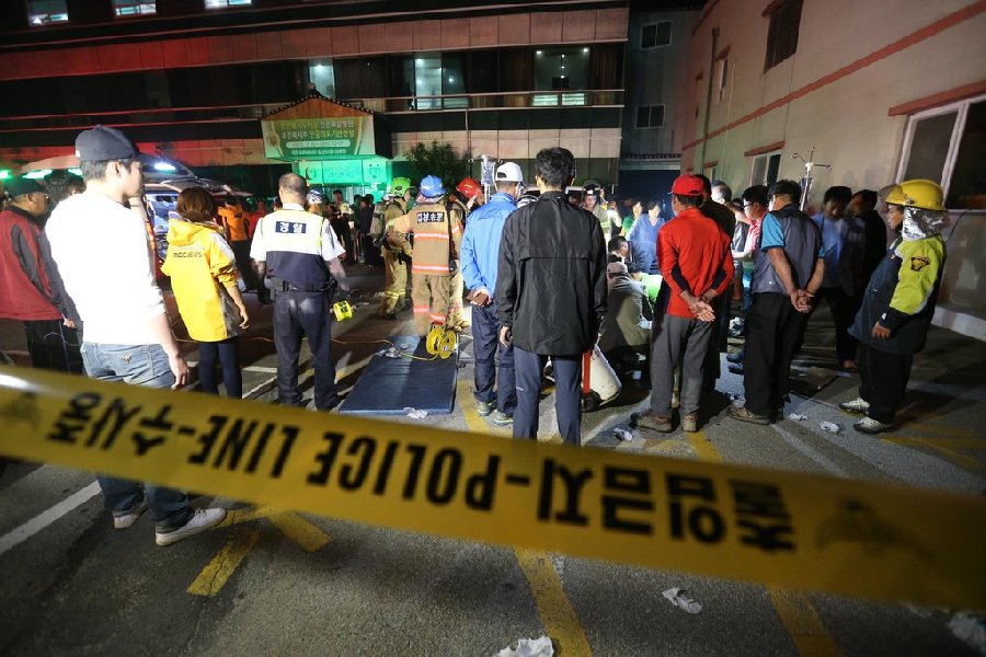 韩国南部一疗养院发生火灾 致21人死亡