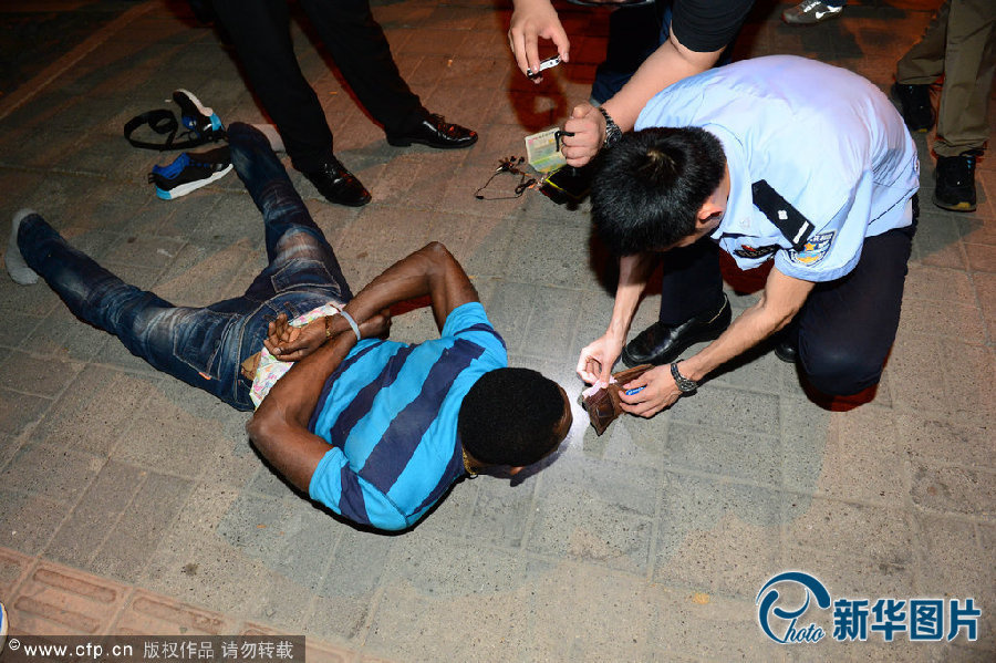 外籍人员暗藏北京三里屯售毒 自称留学生
