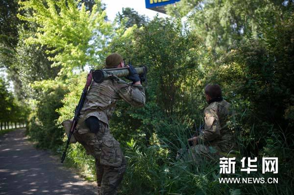 乌政府军对顿涅茨克亲俄民兵武装动用压倒性火力