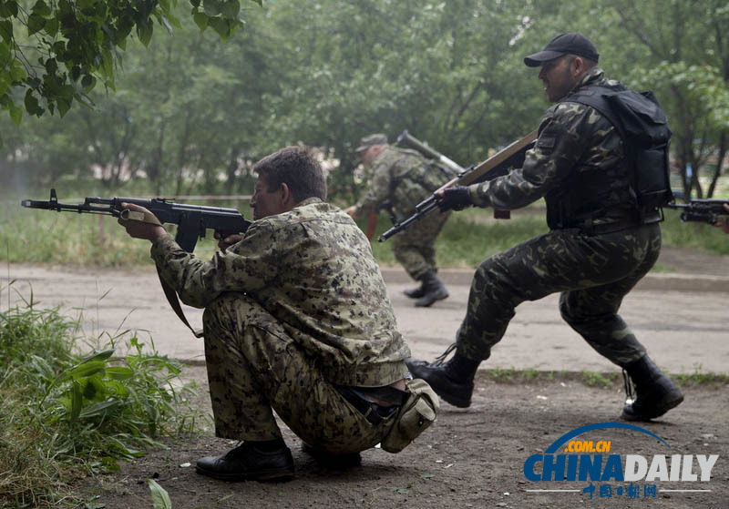 民间武装与乌军队交火 卢甘斯克政府大楼边防营地遭袭