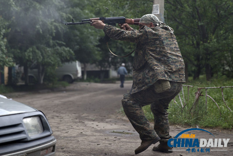 民间武装与乌军队交火 卢甘斯克政府大楼边防营地遭袭