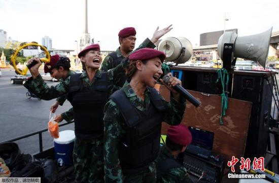 泰国军方解除部分景区宵禁 40个电视频道复播