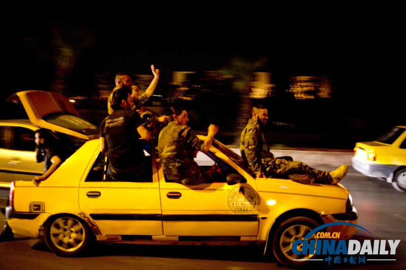 阿萨德连任叙利亚总统 士兵驾车大肆欢庆