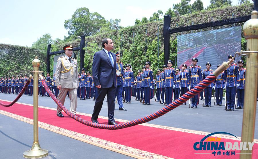 塞西宣誓就任埃及总统 检阅仪仗队