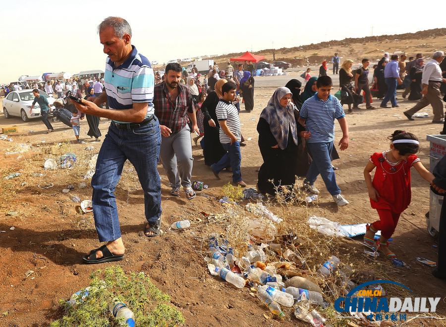大批伊拉克人逃离冲突地区 图说难民艰难处境