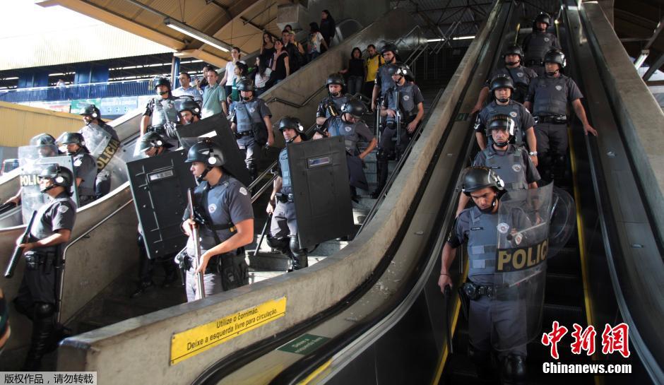 世界杯开幕当天巴西民众持续抗议 警方鸣枪