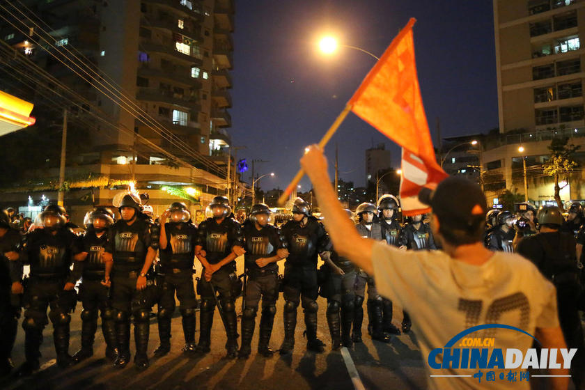 巴西世界杯球场外爆发严重警民冲突