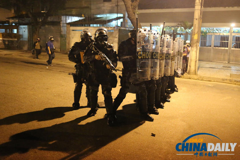 巴西世界杯球场外爆发严重警民冲突