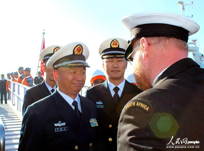 中国海军舰艇编队访问南非 导弹护卫舰对公众开放