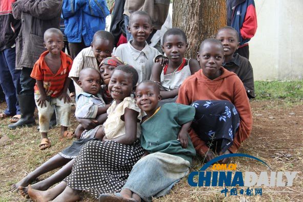 “世界难民日”我驻刚果（金）维和部队关爱儿童难民